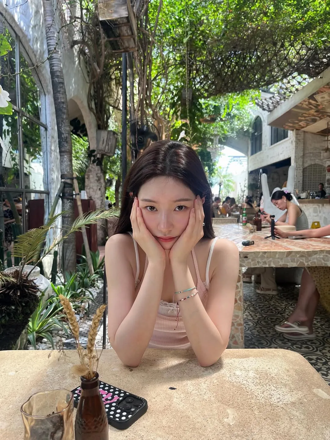 Jung Chaeyeon liburan di Bali (credit: Instagram.com/j_chaeyeoni/)