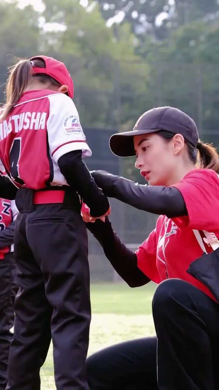 Potret Natusha anak Chelsea Olivia tanding baseball (credit: Instagram.com/glennalinskie/)