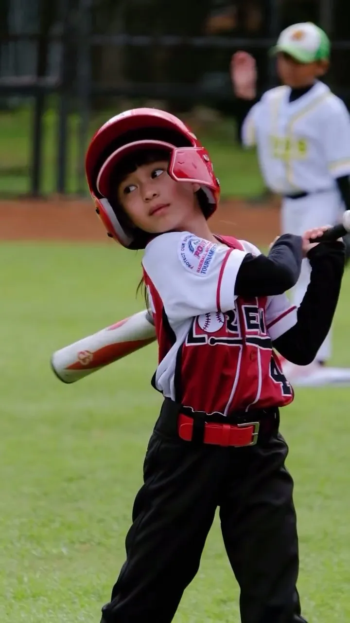 Potret Natusha anak Chelsea Olivia tanding baseball (credit: Instagram.com/glennalinskie/)