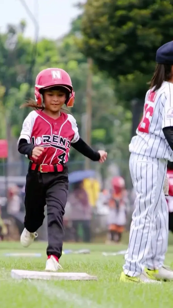 Potret Natusha anak Chelsea Olivia tanding baseball (credit: Instagram.com/glennalinskie/)