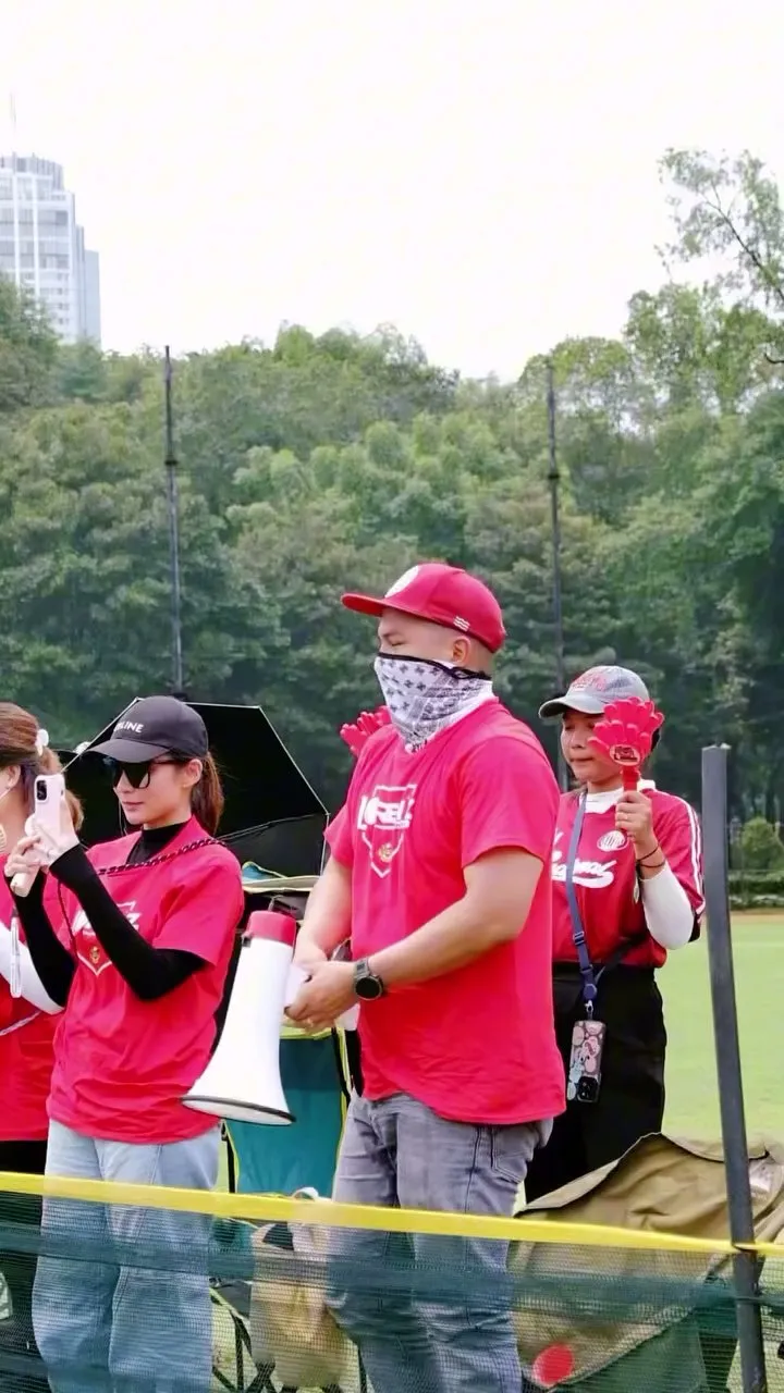 Potret Natusha anak Chelsea Olivia tanding baseball (credit: Instagram.com/glennalinskie/)