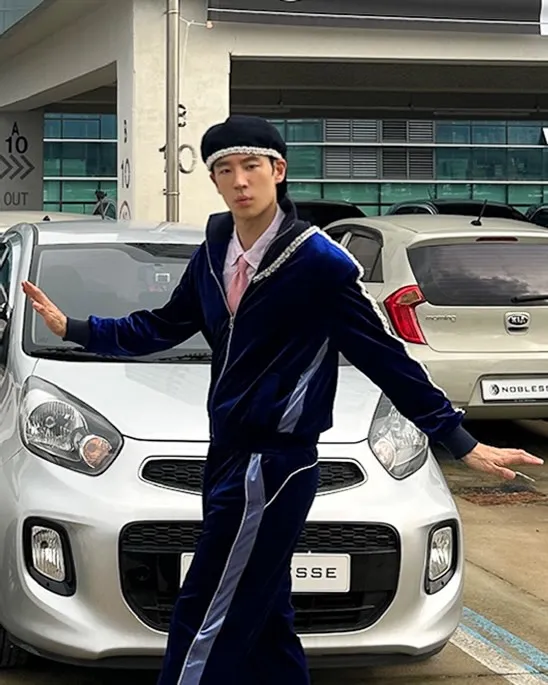 Perpaduan Gaya Street dan Retro (credit: Instagram.com/leejehoon_official/