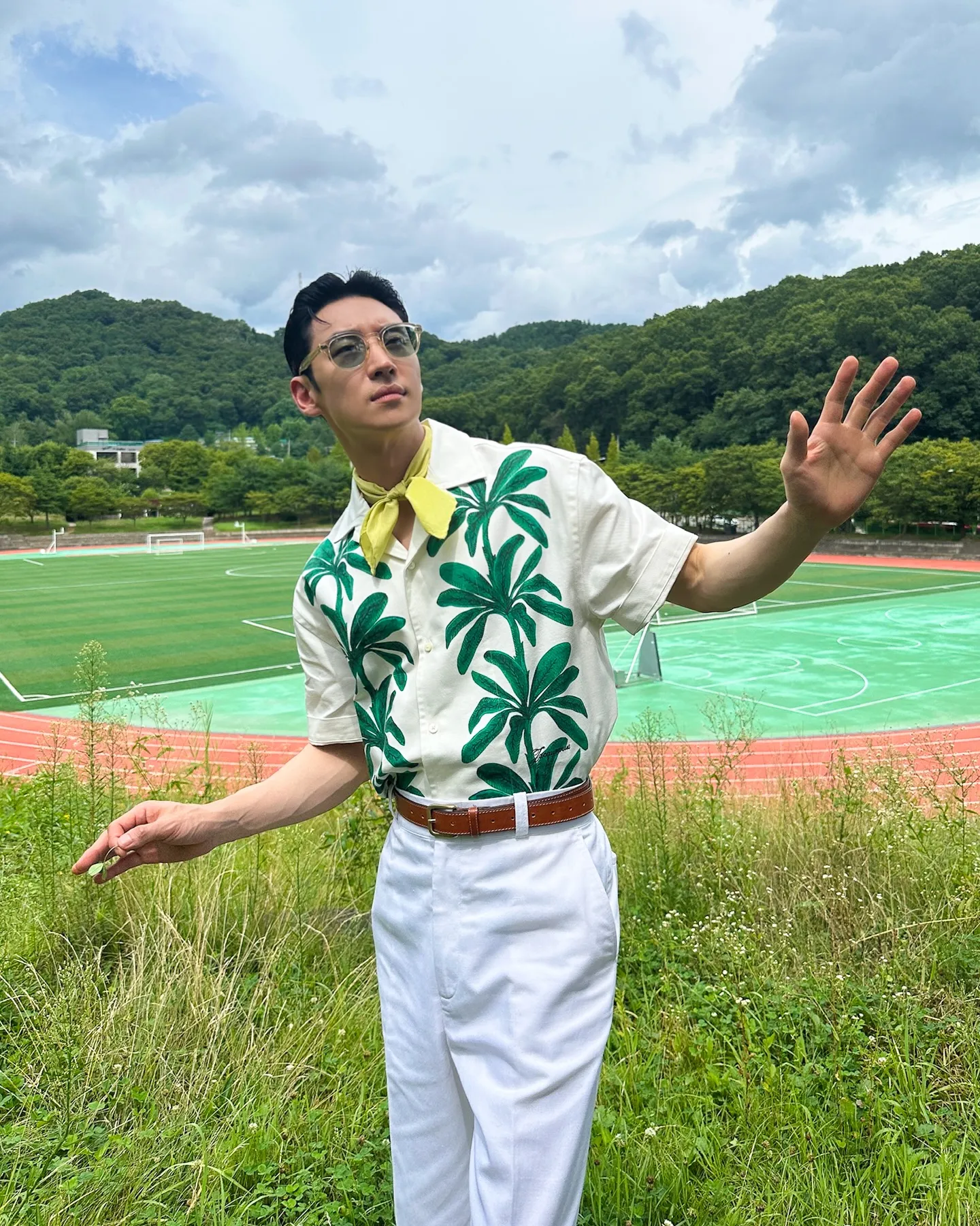 Gaya Tropis yang Cerah (credit: Instagram.com/leejehoon_official/