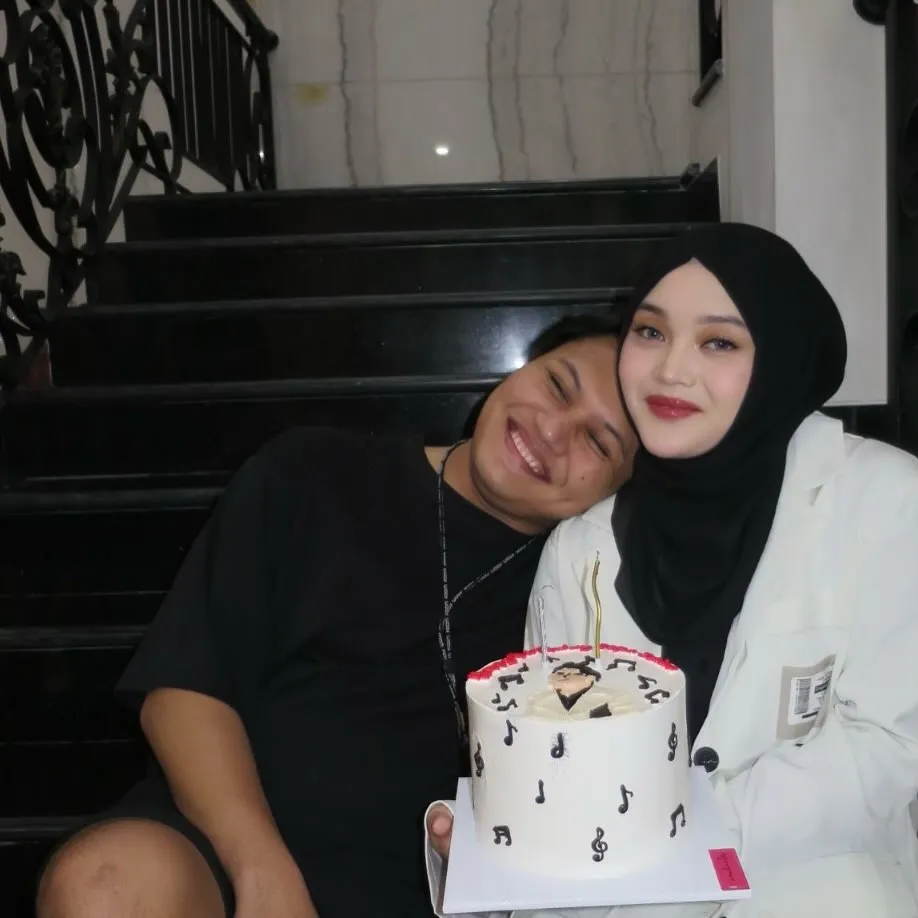 Potret Ultah Rizky Febian