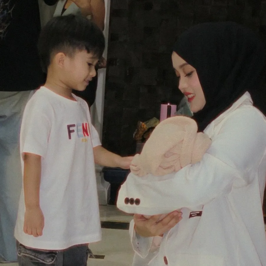 Momen Bertemu dengan Keponakan