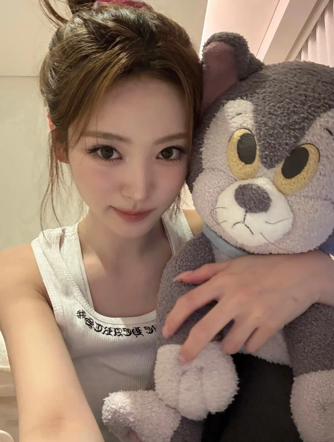 Visual Anna MEOVV memikat Knetz lewat gaya elegan dan natural (credit:instagram.com/meovv)