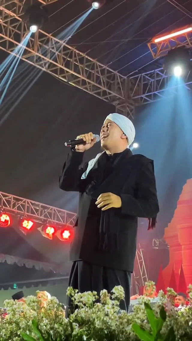 Opick - Ramadhan Tiba (credit: instagram/opicktomboati)