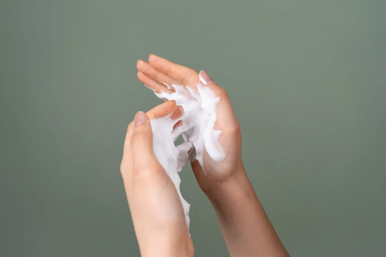 Tips Memakai Body Lotion Agar Aroma Parfum Tahan Lama (Foto: Pexels/The FullonMonet)