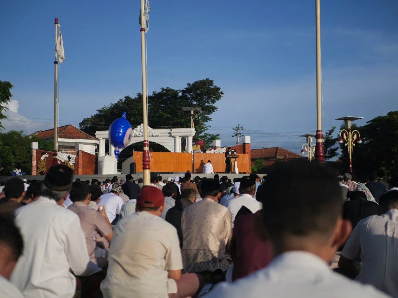 Ucapan lebaran untuk tetangga sekitar (credit:unsplash.com/id/@anfolt)