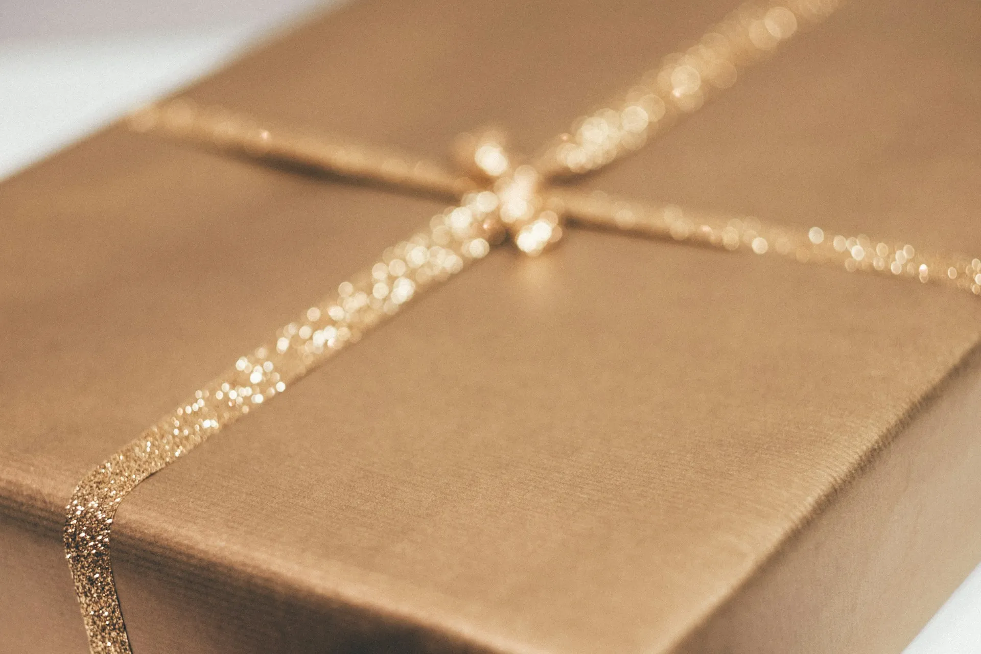 Bingkisan parcel (credit: Unsplash)