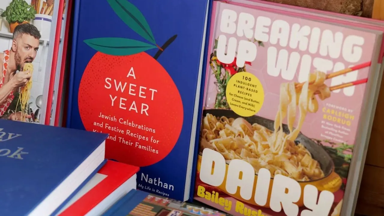 Ilustrasi Buku Resep/Photo by Zooey Li on Unsplash