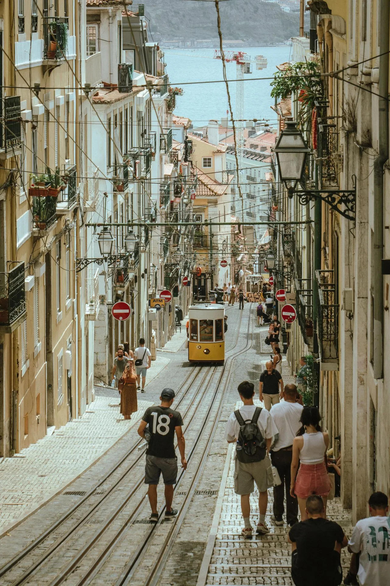 Lisbon (Photo by Fran Fruh on pexels)