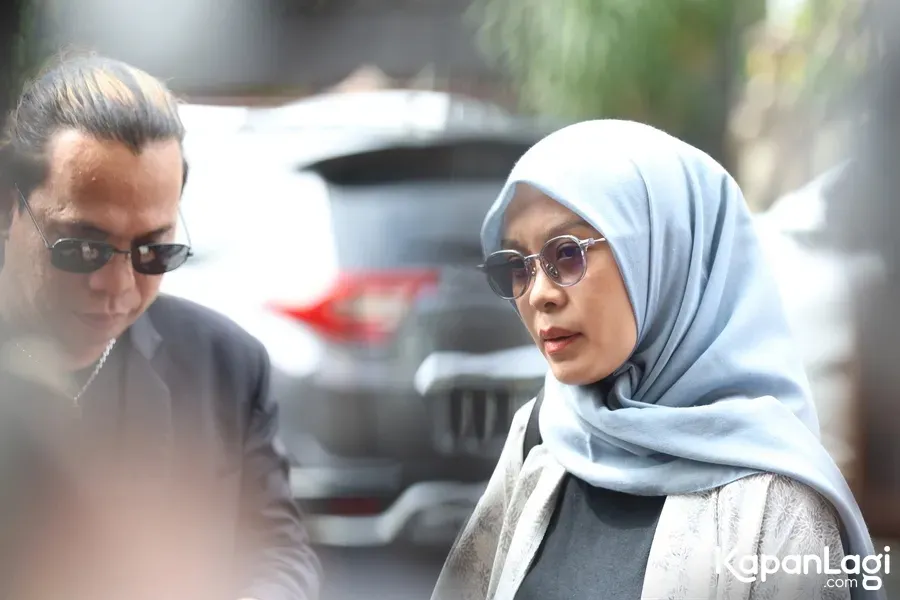 Ayu Chairun Nurisa pakai hijab © KapanLagi.com/Budy Santoso