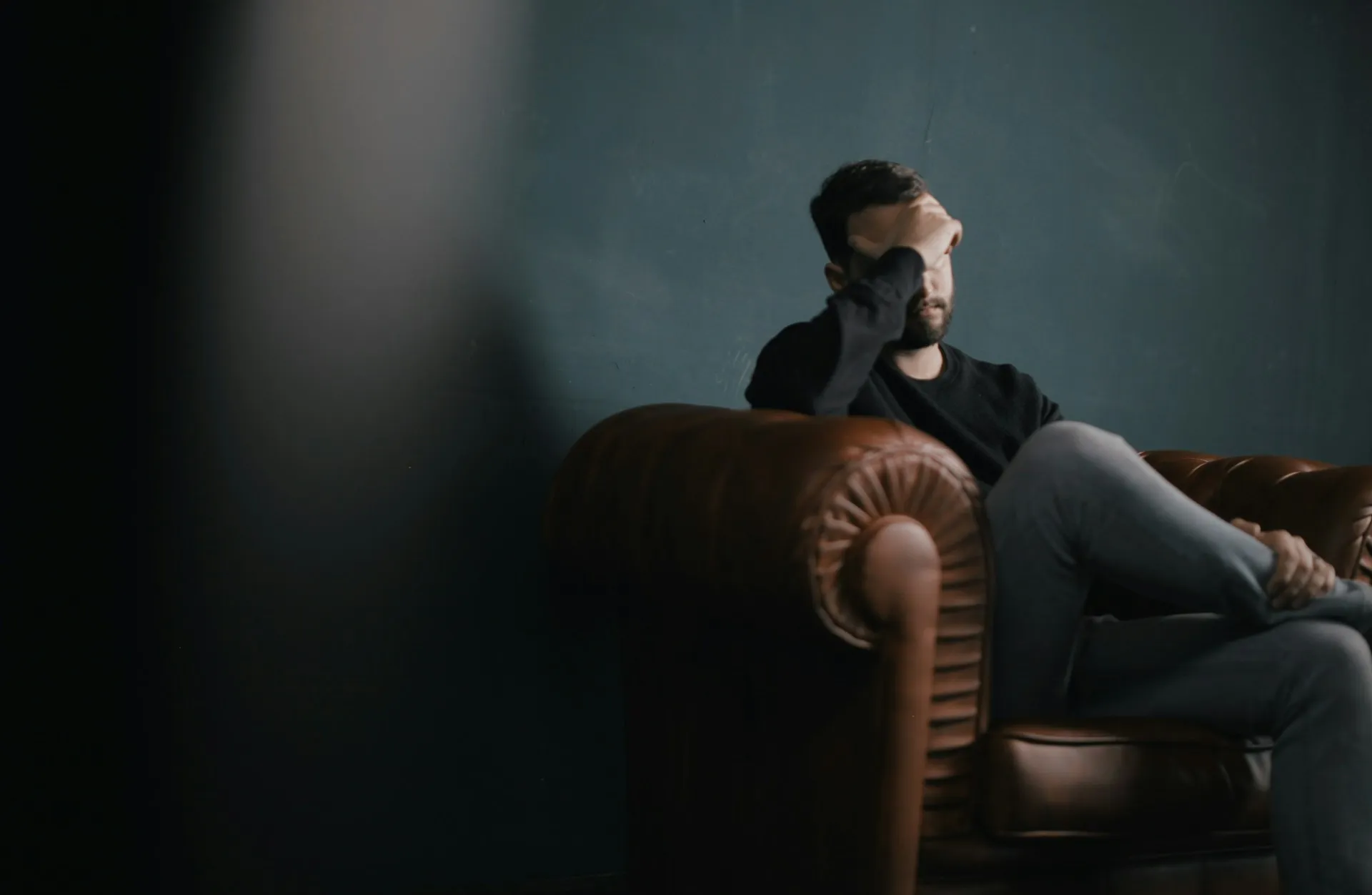 Menutup Diri Saat Ada Masalah. (Nik Shuliahin/Unsplash)