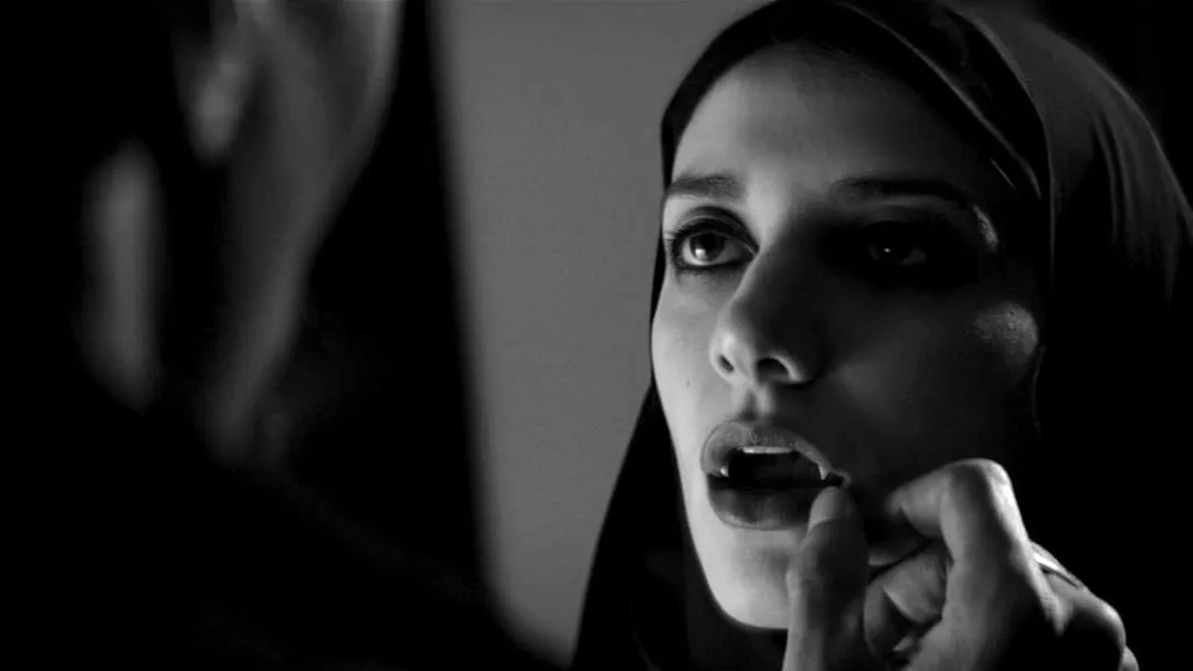 9 Film Horor Tanpa Jumpscare yang Cocok untuk Penonton Kagetan/  A Girl Walks Home Alone at Night (2014) Prime Video