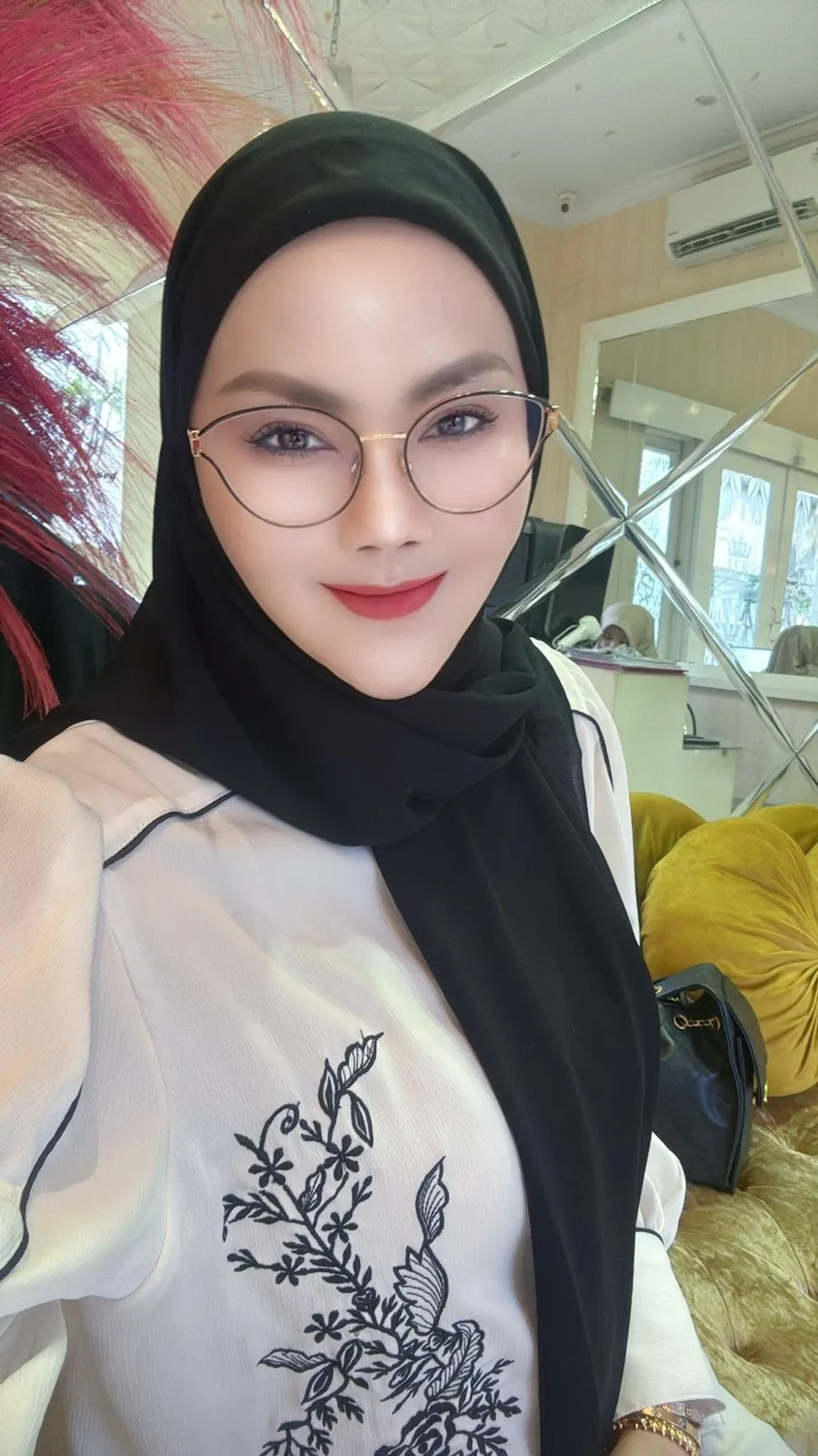 Ade Fitrie Kirana tekankan bahaya tren flexing (Credit: Dokumentasi Pribadi)