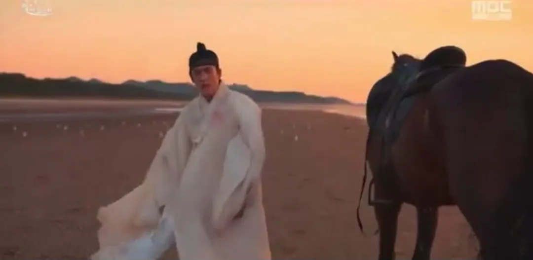 Kang Tae Oh Adegan Berkuda di MOON RIVER (credit: x.com/de__charm)