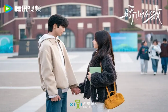 Adegan Mesra Song Wei Long dan Zhao Jin Mai di Drama China Shine on Me - Mydramalist