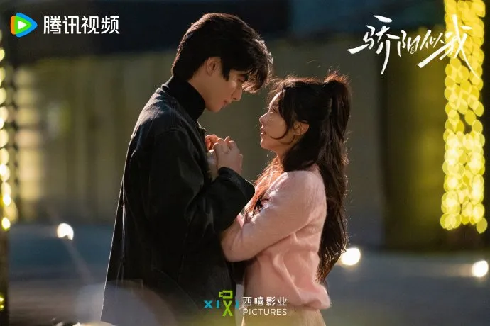 Adegan Mesra Song Wei Long dan Zhao Jin Mai di Drama China Shine on Me - Mydramalist