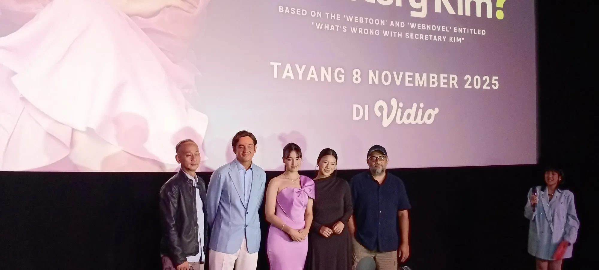 Adipati Dolken tersenyum © KapanLagi.com/Sahal Fadhli