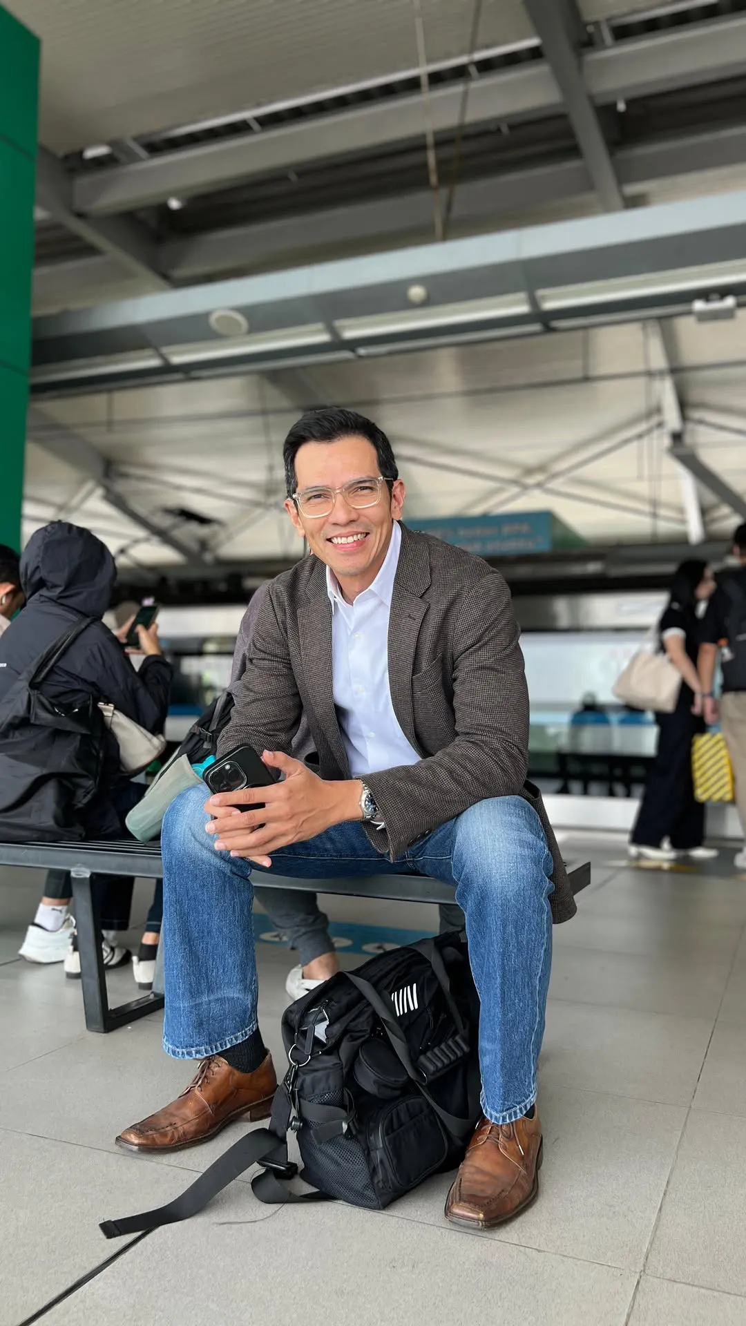  instagram.com/adrianmaulana)