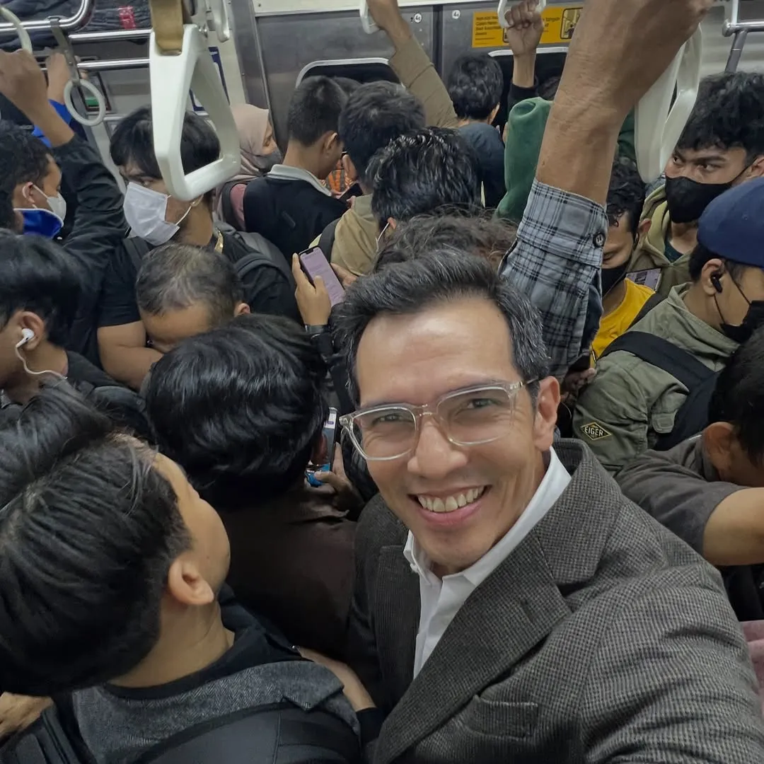  instagram.com/adrianmaulana)