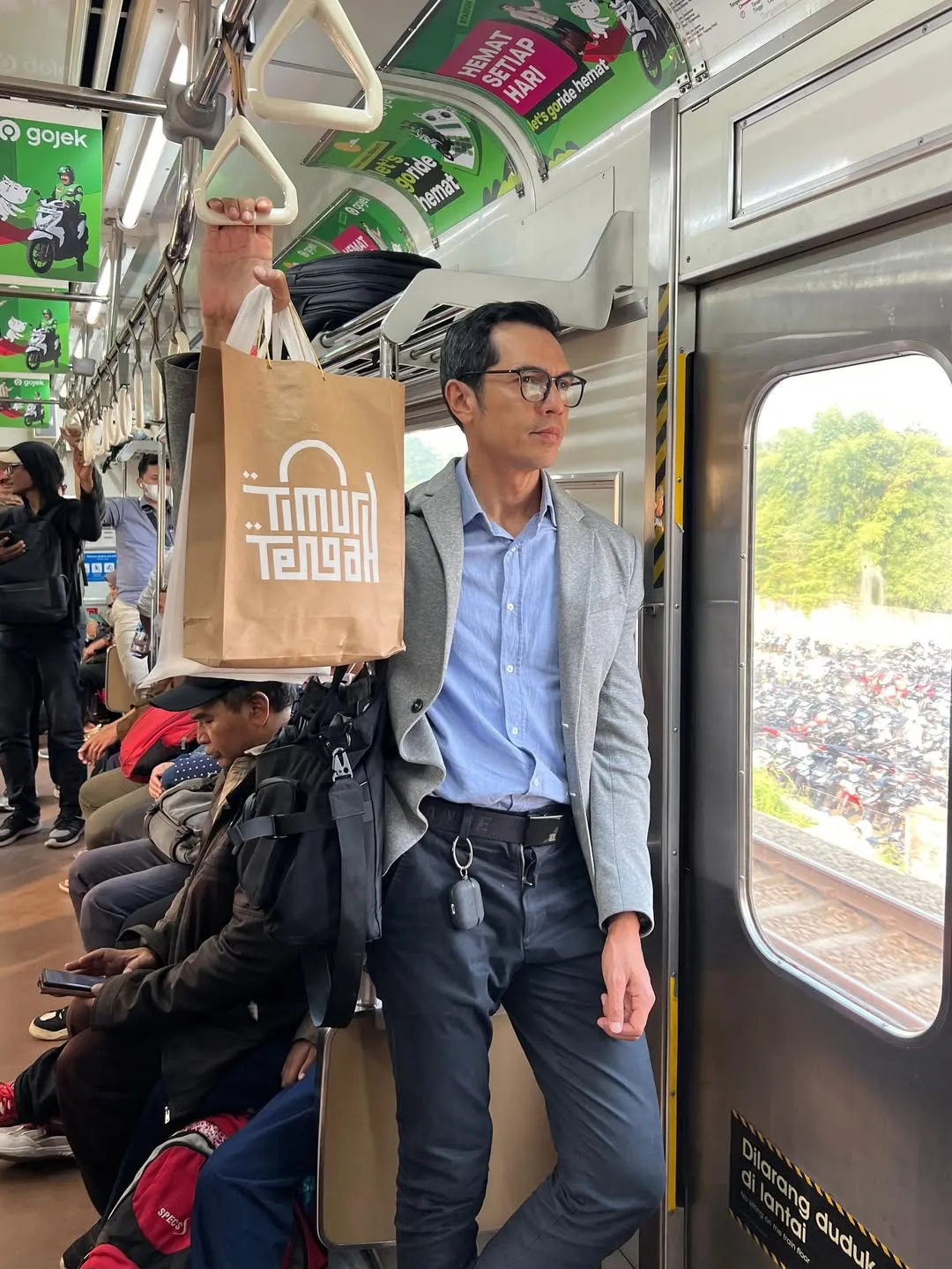  instagram.com/adrianmaulana)