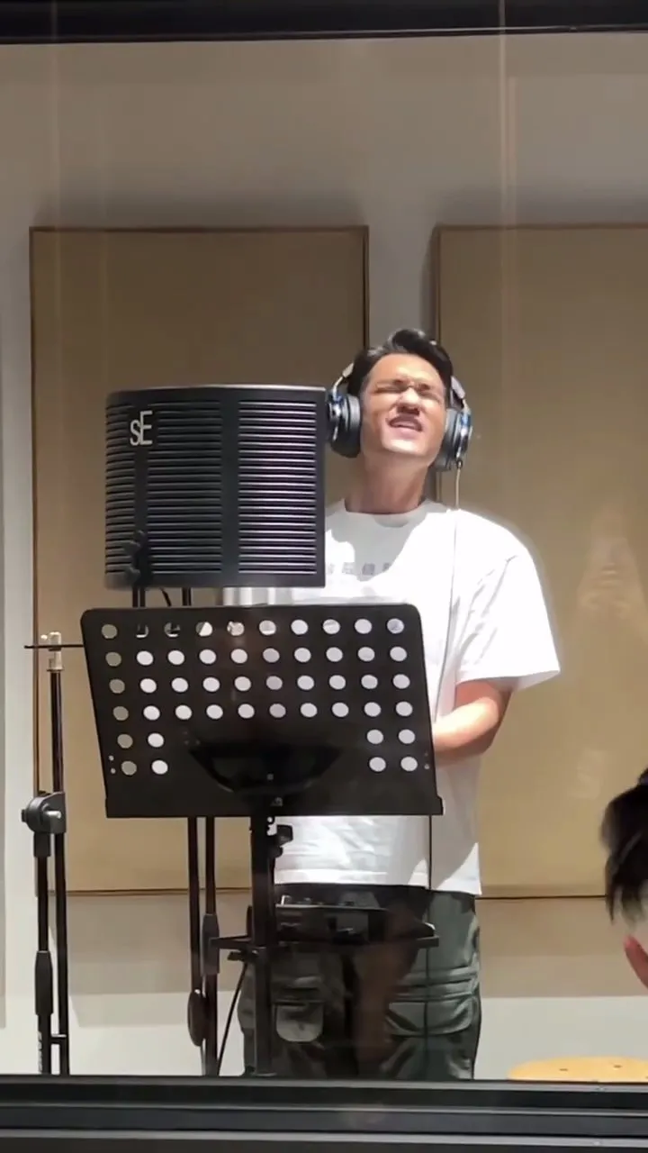 Nada tinggi Afgan rekaman lagu Kacamata (credit: Instagram.com/afgan__/)