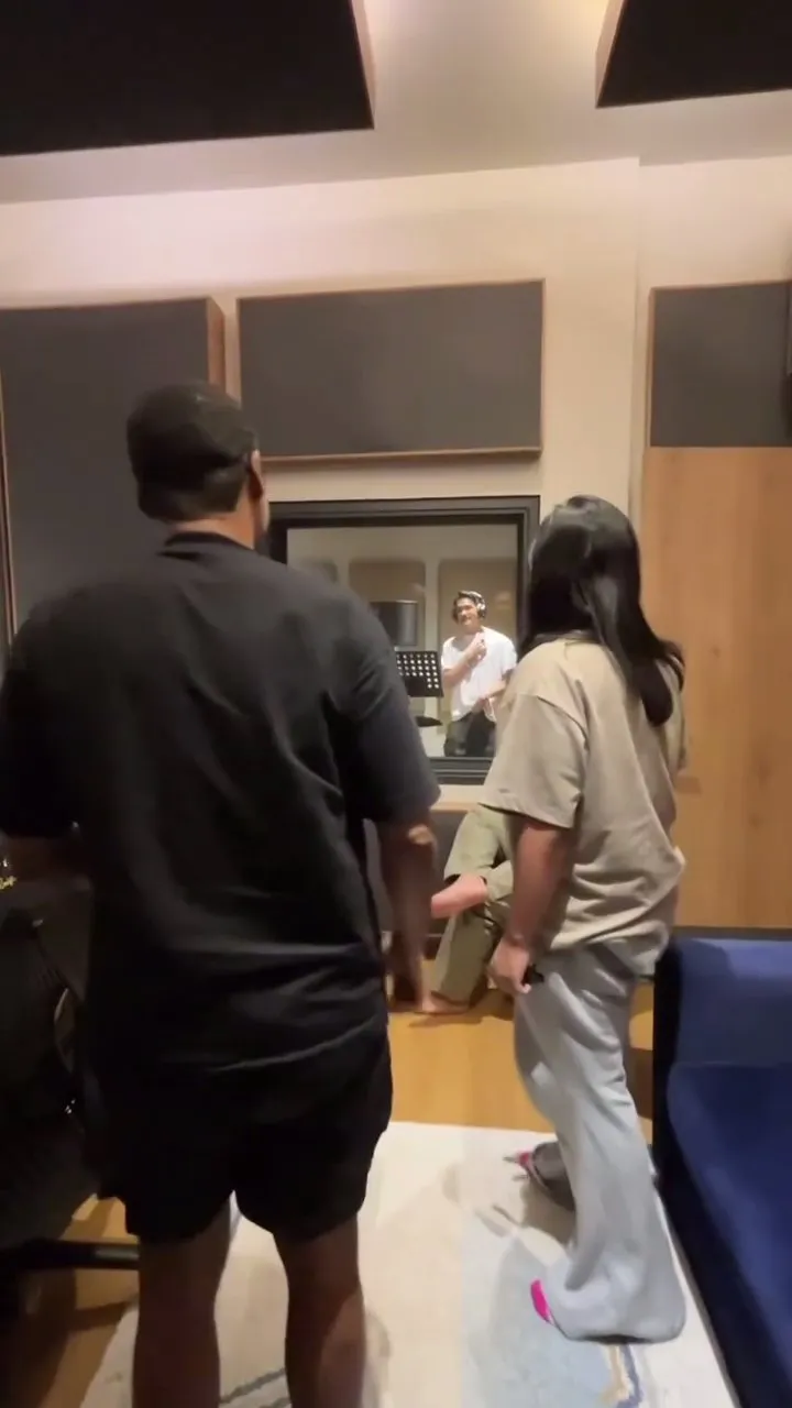 Proses Afgan rekaman lagu Kacamata mengulang beberapa kali (credit: Instagram.com/afgan__/)