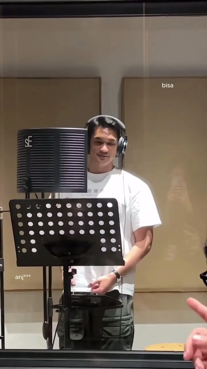 Afgan berhasil menaklukan nada tinggi lagu Kacamata (credit: Instagram.com/afgan__/)