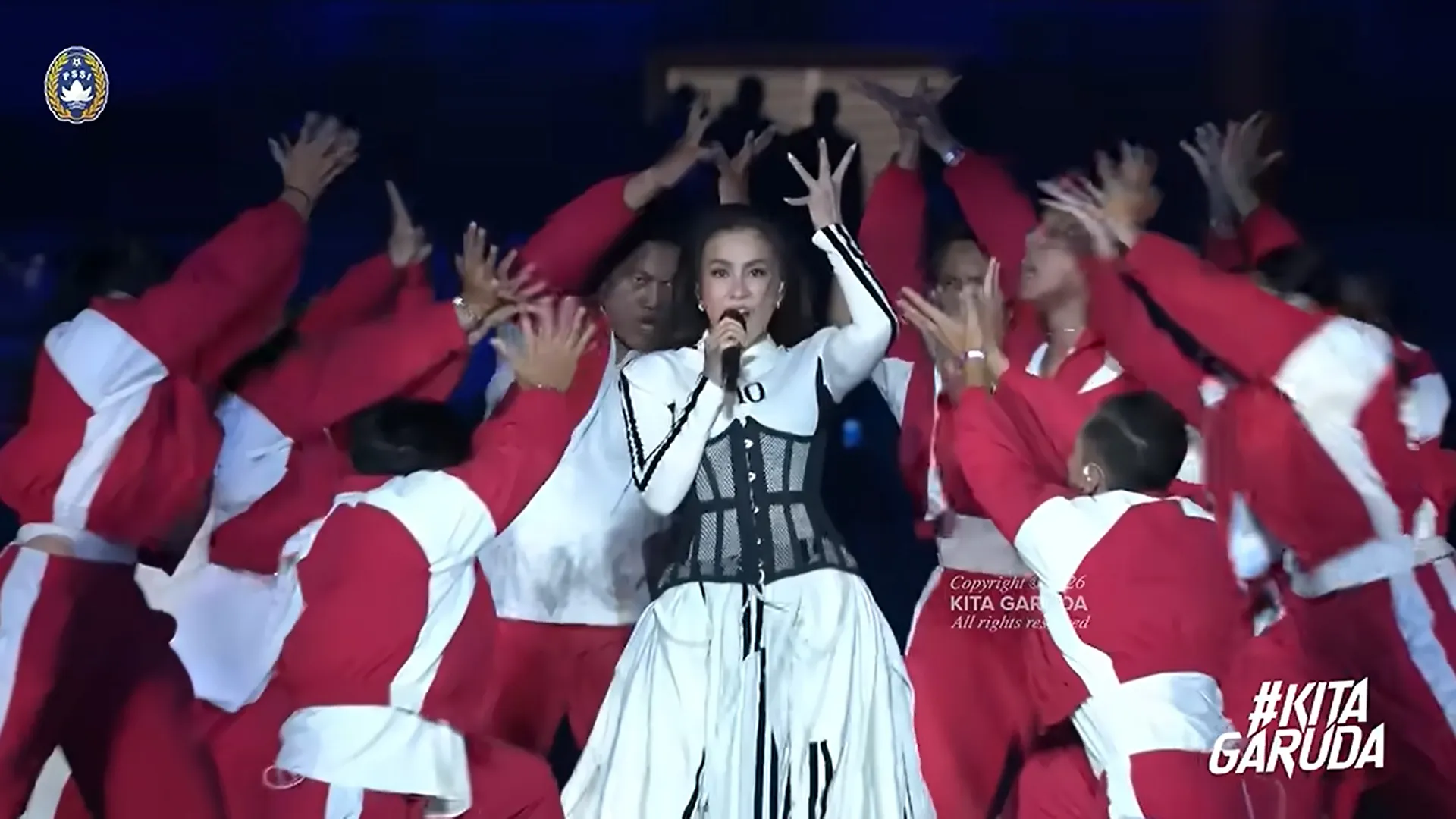 Agnez Mo tampil energik  (credit: PSSI TV)