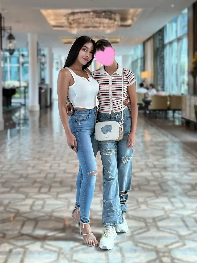 Denada dan Aisha pakai jeans © instagram.com/denadaindonesia