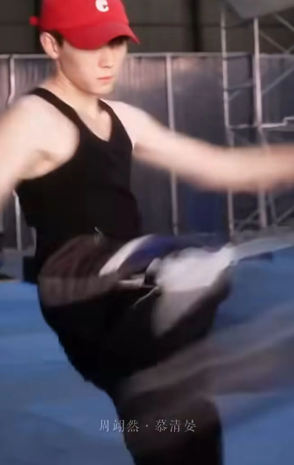 Aksi latihan Zhou Yiran yang totalitas sebagai Mu Qingyan (credit:instagram.com/wetvindonesia)