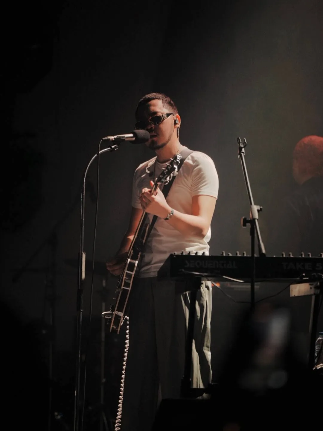 Pamungkas di atas panggung (credit: instagram.com/pamunqkas) 