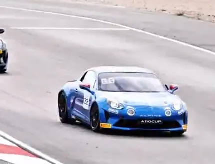 Aksi Zhou Yiran Jadi Pembalap Ikut Ajang French FFSA GT4 Championship