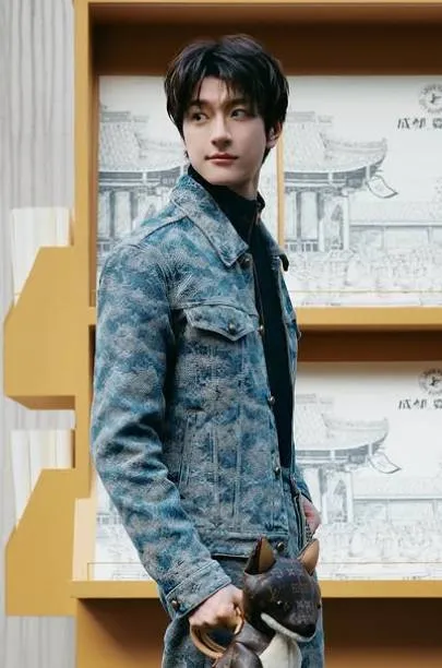 Lin Yi - instagram.com/@iam_linyi