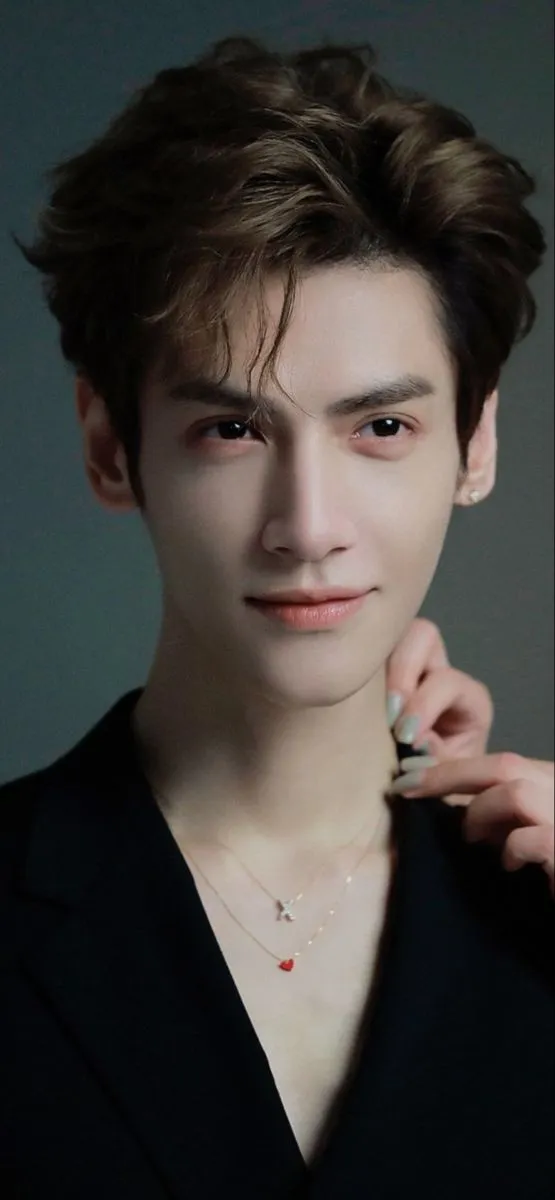 Luo Yunxi - copyright: id.pinterest.com/simonapanaite