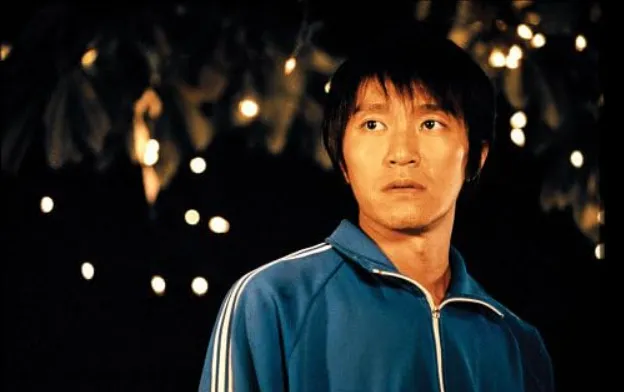 Stephen Chow dalam Film Shaolin Soccer (imdb.com)