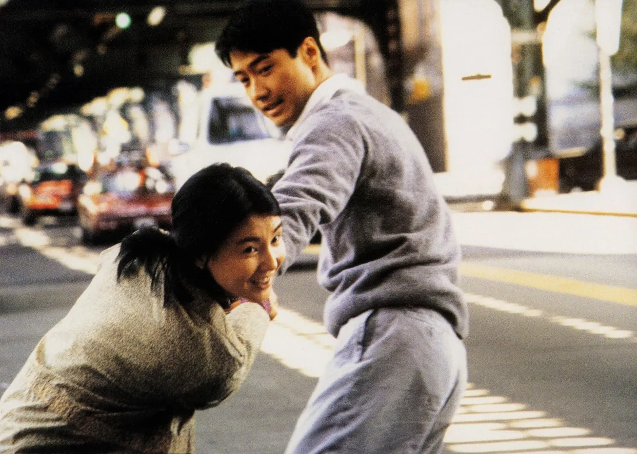 Leon Lai dan Maggie Cheung dalam Comrades: Almost a Love Story (imdb.com)