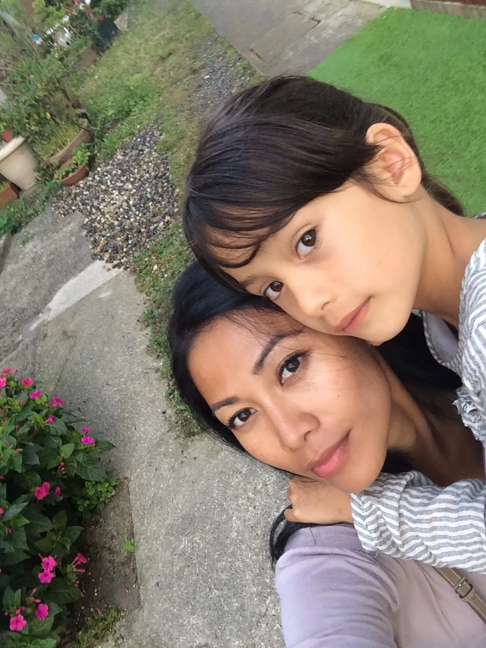 Anggun C. Sasmi Selfie Bareng Anak © instagram.com/anggun_cipta