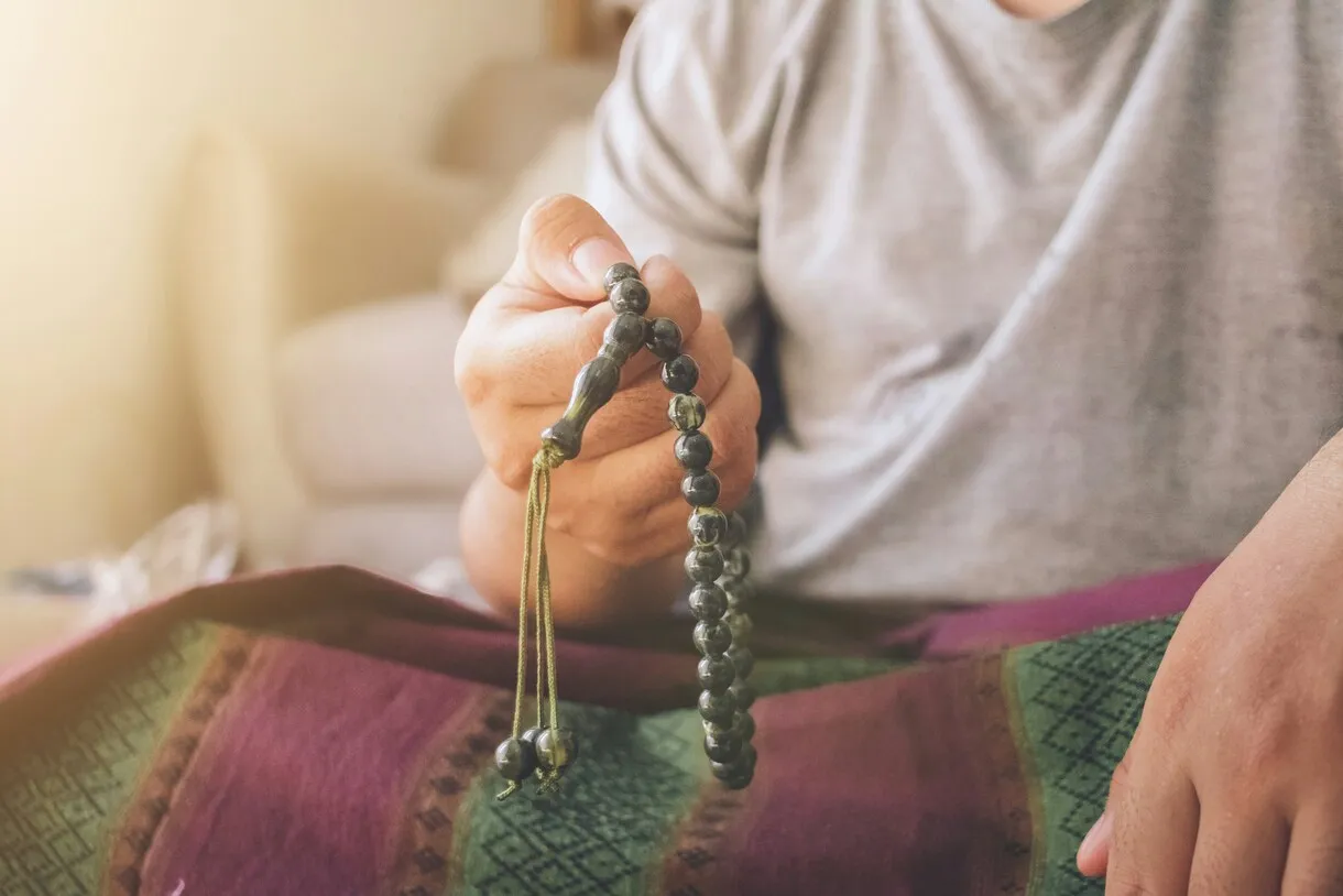tasbih hijau/image by unsplash