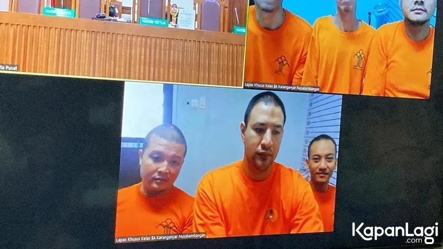 Ammar Zoni sidang bertiga © KapanLagi.com/Fikri Alfi Rosyadi