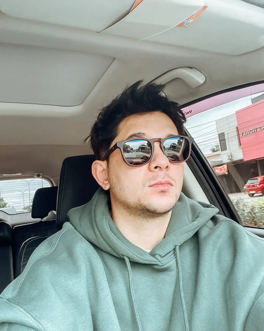 Andrew Andika Nyetir Mobil (Credit:Instagram.com/andrewandika)
