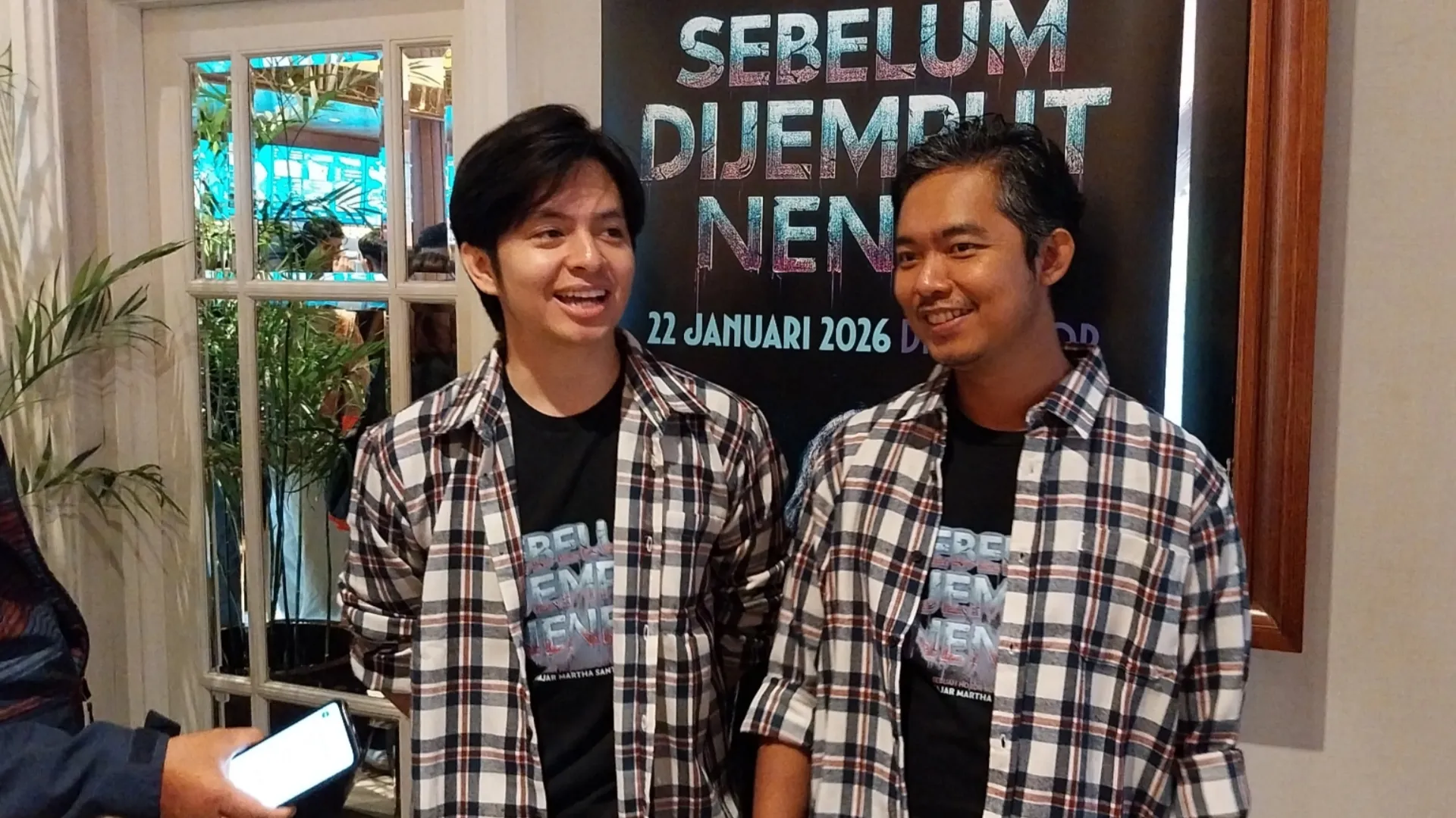 Angga Yunanda dan Dodit Mulyanto dalam presscon Sebelum Dijemput Nenek (Credit: KapanLagi.com/Olivia)