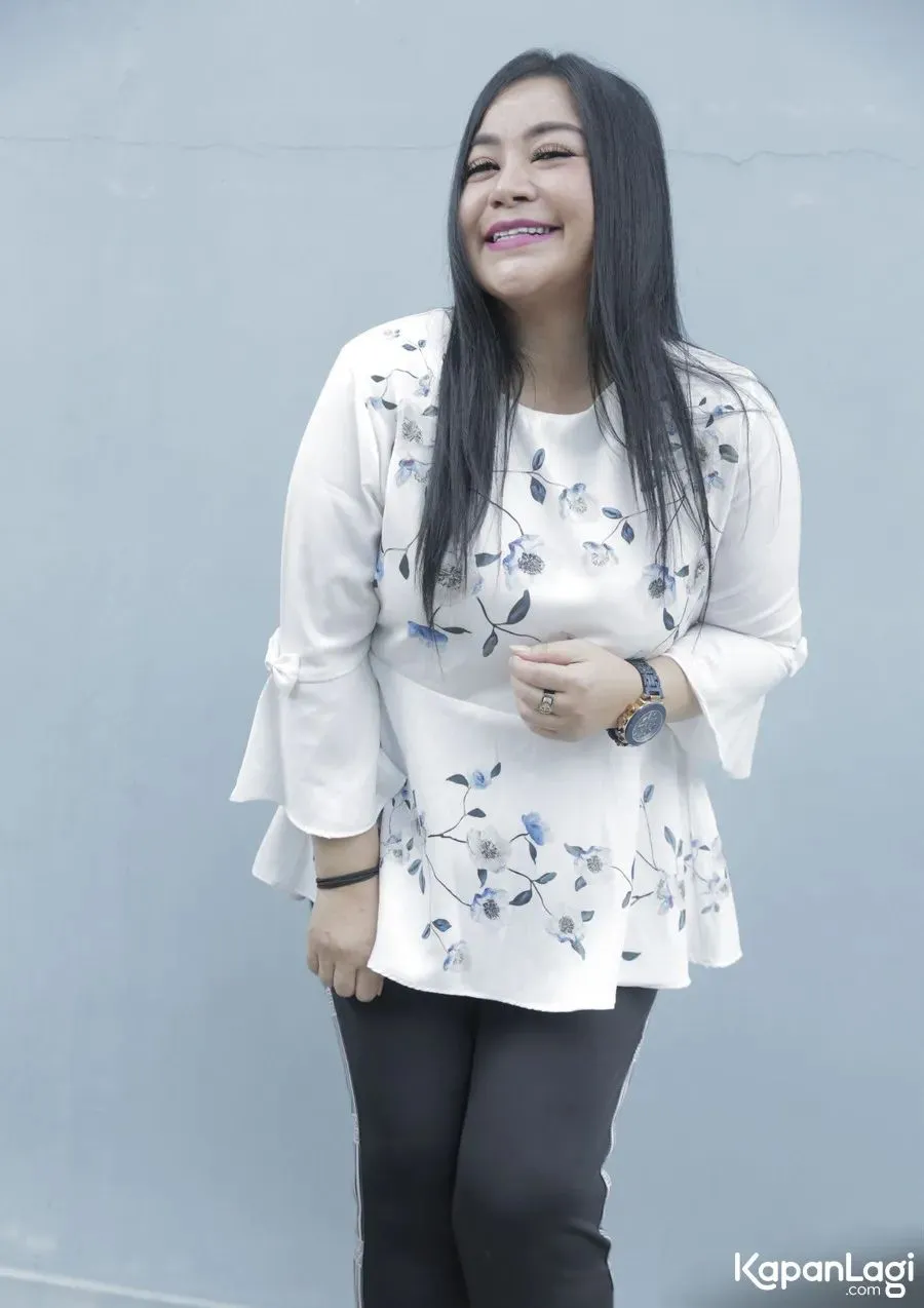 Anisa Bahar Tersenyum © KapanLagi.com/Muhammad Akrom Sukarya