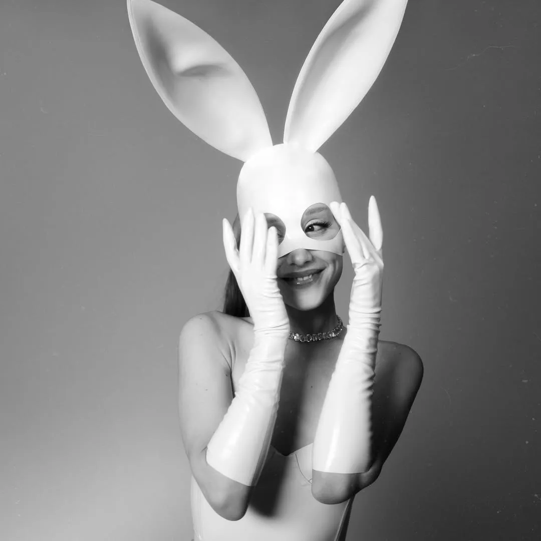 Rayakan dengan mengunggah di Instagram (credit: instagram/arianagrande)