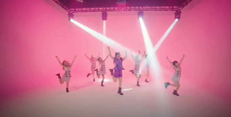 Tampilkan Dance di Video  Musik