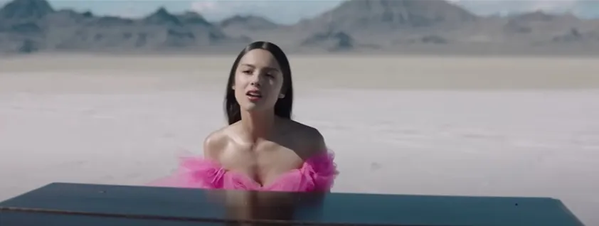 Makna Lagu All I Want dari Olivia Rodrigo (credit: Youtube.com/DisneyMusicVEVO)