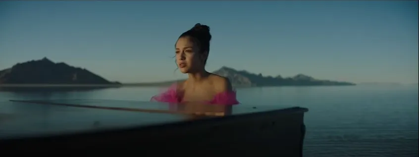 Pesan mendalam Lagu All I Want dari Olivia Rodrigo (credit: Youtube.com/DisneyMusicVEVO)