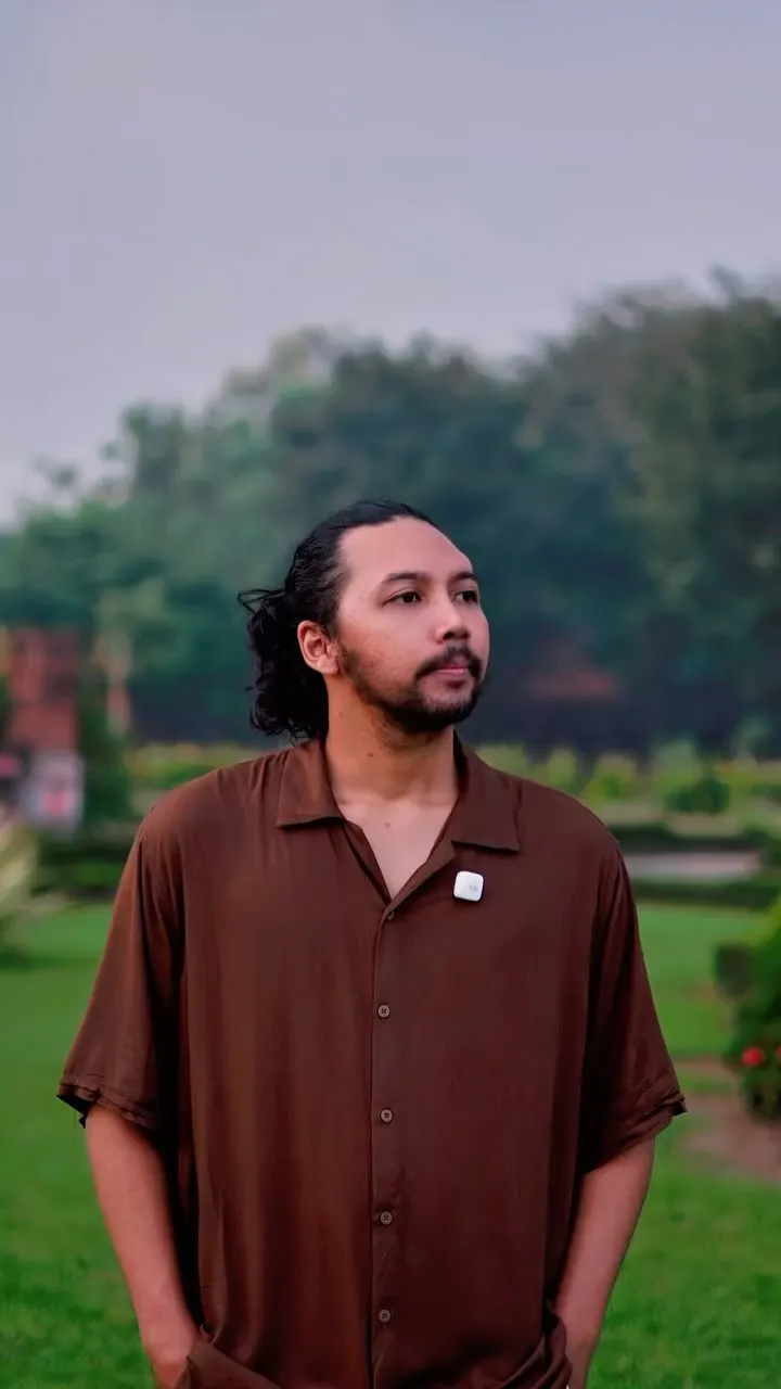 Cinta Abadi dalam Imajinasi Sang Pahlawan Gagal  (credit: Instagram.com/mighfarsuganda/)